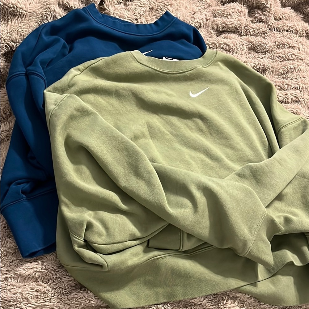 Bundle of 2 Nike Cropped Sweatshirts